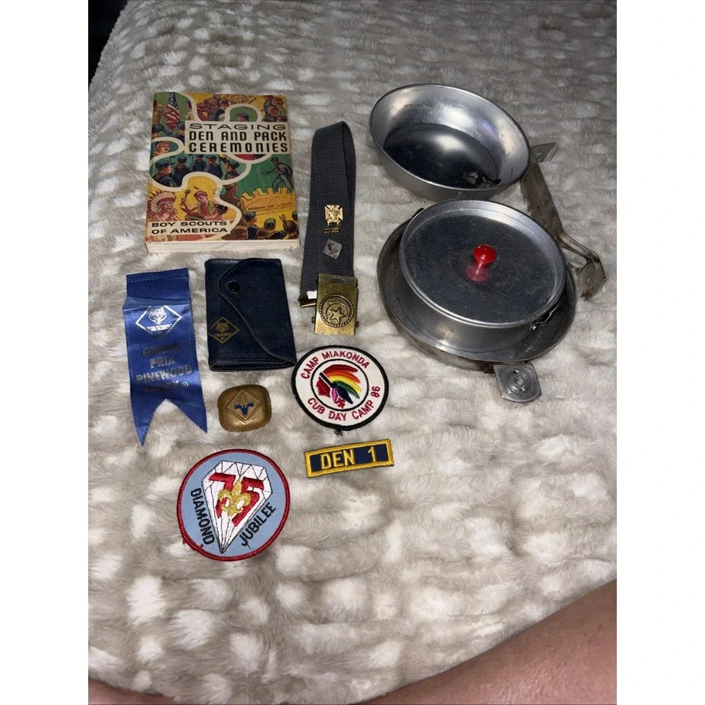 Boy Scout Cub Scout Collectibles Pins Patches Mess Kit Den Pack Ceremonies Book